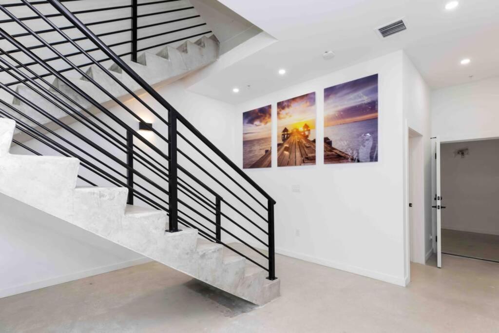 Huge 4 Bedroom Townhouse W/ Private Rooftop & Bbq Apartment