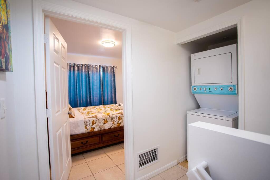 Apartment 2/2.5 Apartment,7 Mins Airport, 20 Min Beach *