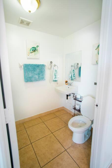 Apartment 2/2.5 Apartment,7 Mins Airport, 20 Min Beach *