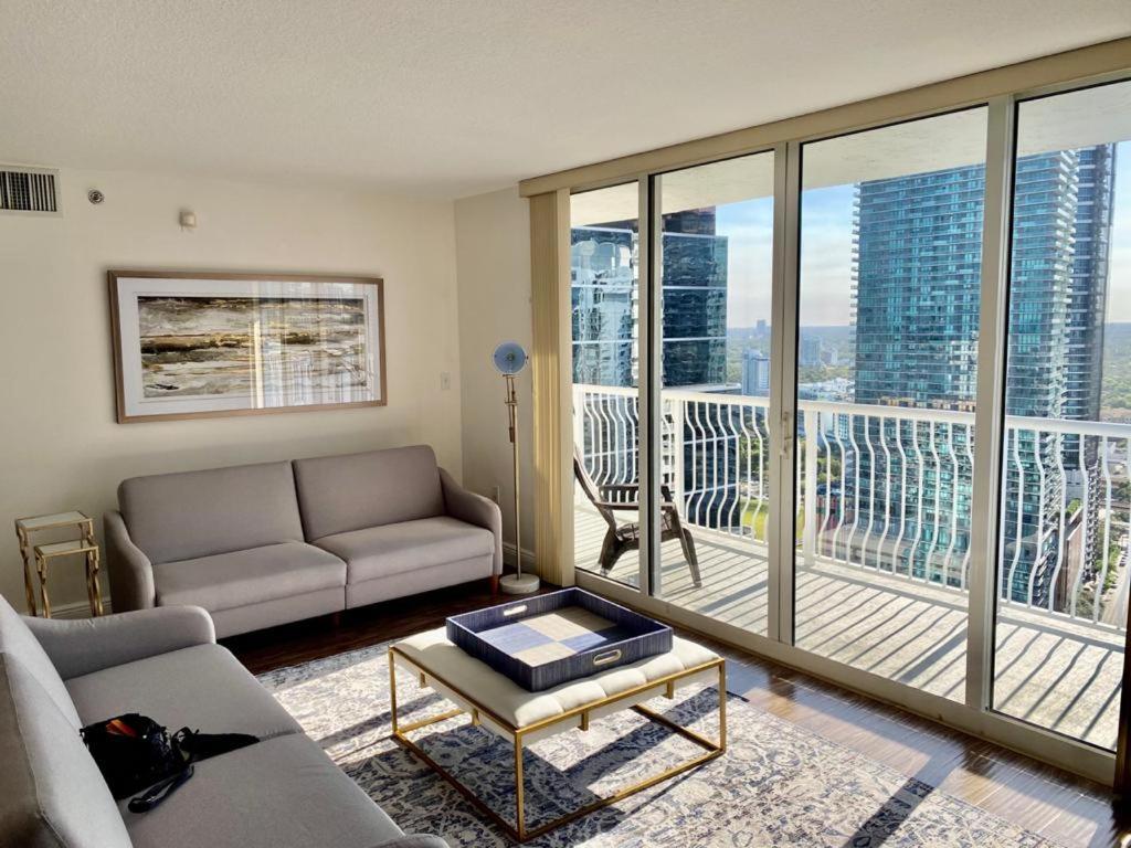 Beautiful Large Apt 2 Brm With Ocean Views In Brickell *