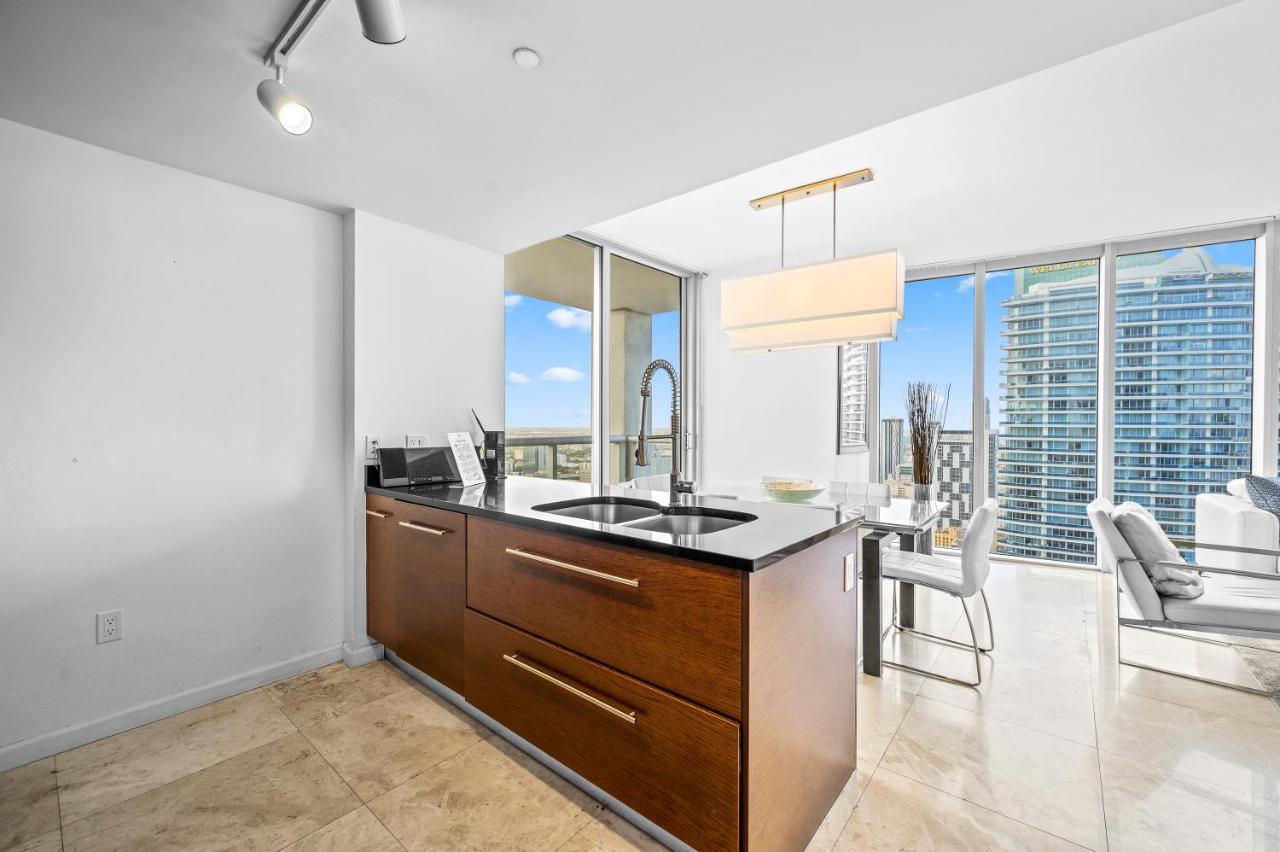 High Rise Luxury Ocean Corner Unit 2/2 - Icon Brickell Apartment