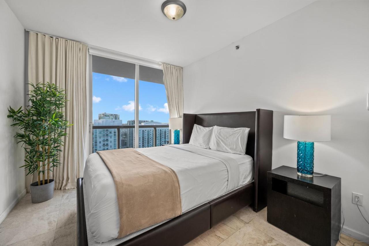 High Rise Luxury Ocean Corner Unit 2/2 - Icon Brickell Miami