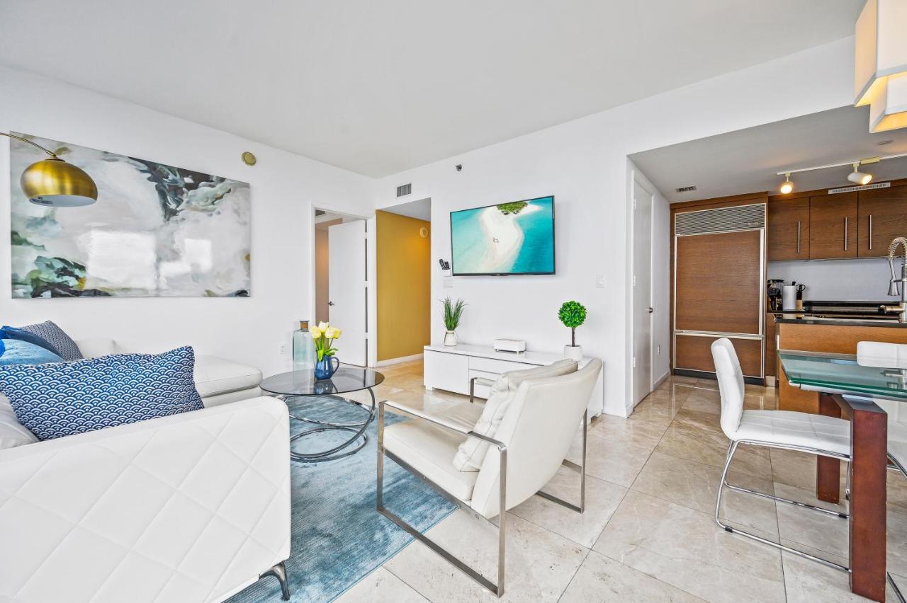 High Rise Luxury Ocean Corner Unit 2/2 - Icon Brickell Miami