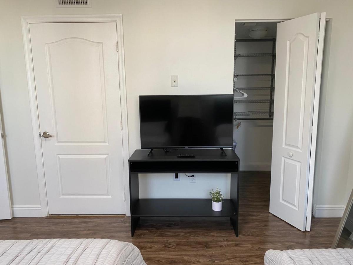 Beautiful Large Apt 2 Brm With Ocean Views In Brickell *