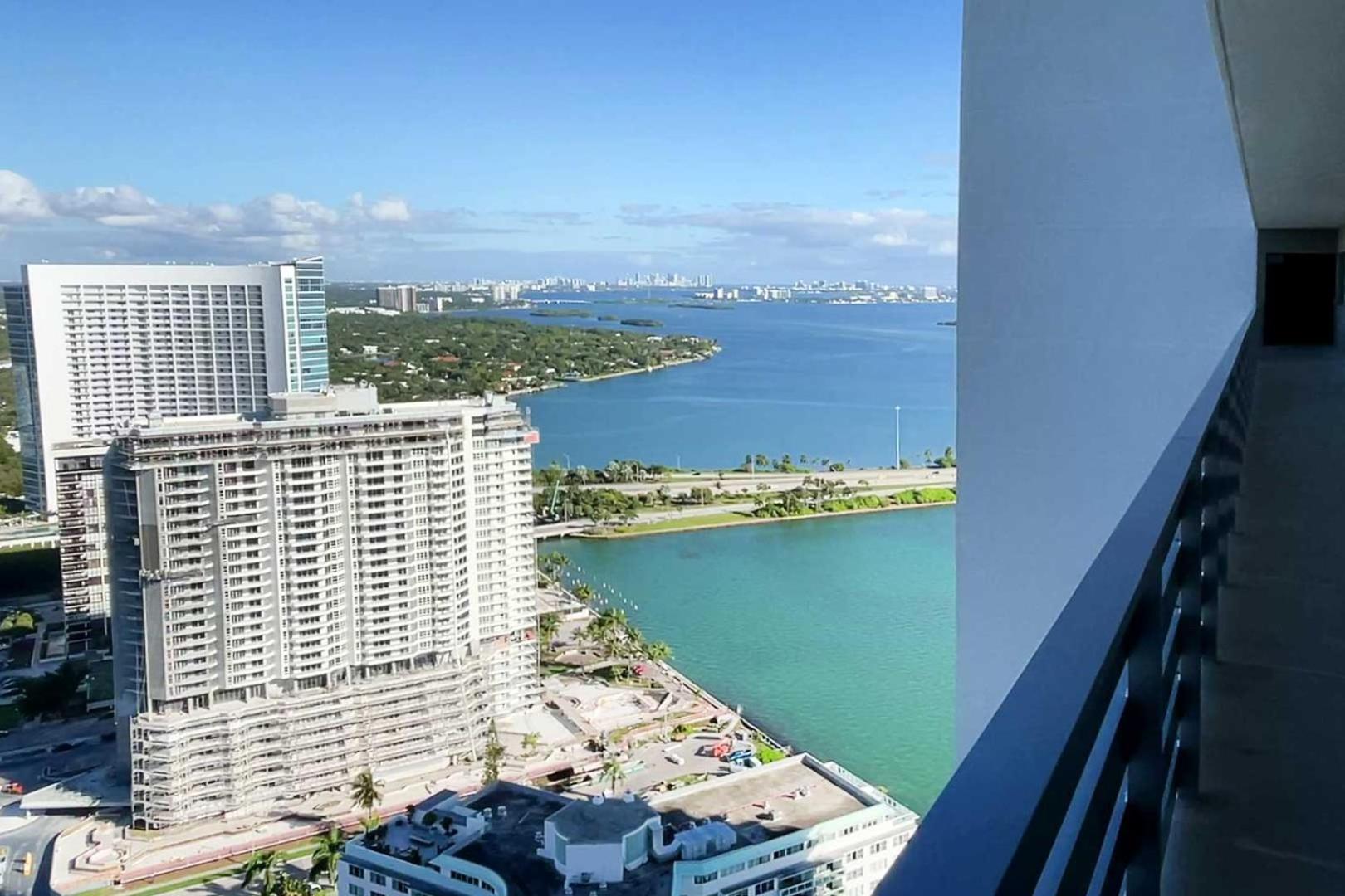 Luxe With Community Pool And Hot Tub! * Miami