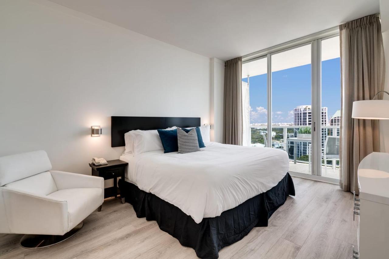 View Balcony Steps From Restaurants, Peacock Park & Marina Miami