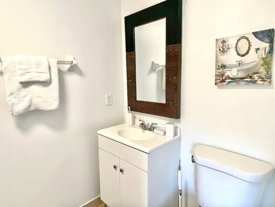 Apartment 2/2 10 Minutes To Airport And 15 Minutes To Beach