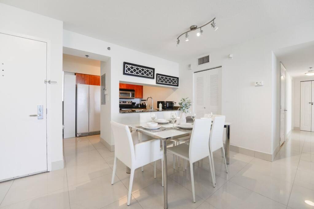 Exquisite 3bedrooms W Top Amenities Free Parking