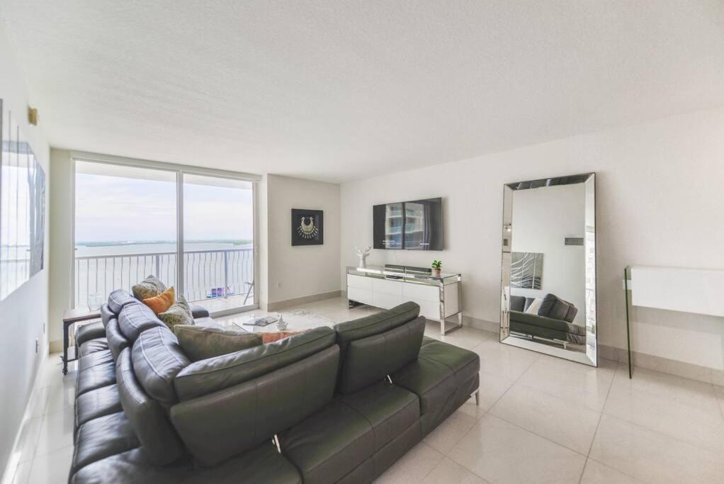 Exquisite 3bedrooms W Top Amenities Free Parking
