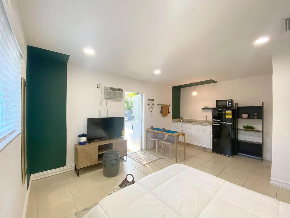 Guest house Private W/ Full Backyard, Bbq, 5min From Mia Miami
