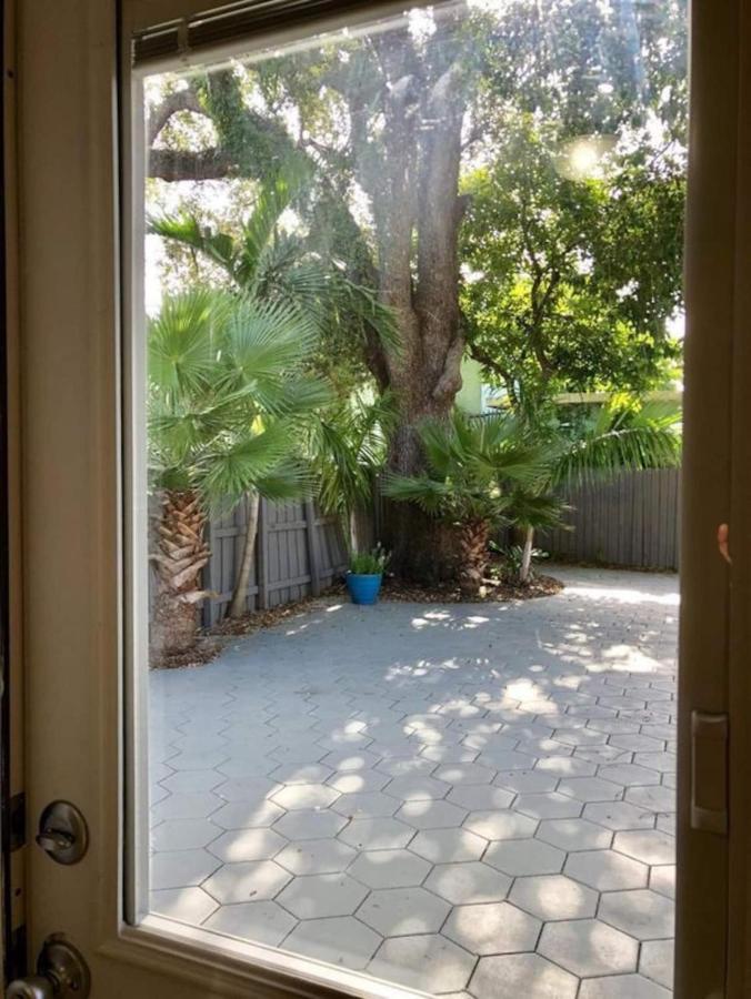 Guest house Private W/ Full Backyard, Bbq, 5min From Mia