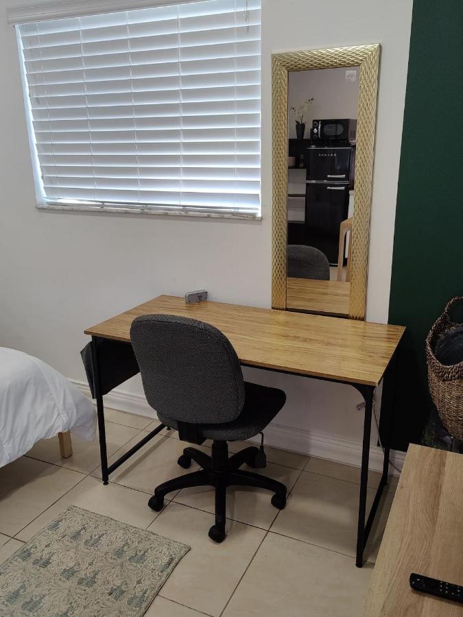 Guest house Private W/ Full Backyard, Bbq, 5min From Mia
