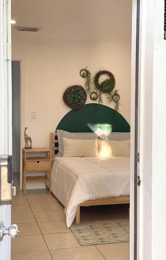 Guest house Private W/ Full Backyard, Bbq, 5min From Mia Miami