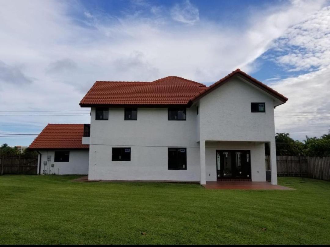 Hospedagem domiciliar Spanish Style House - Free Parking *