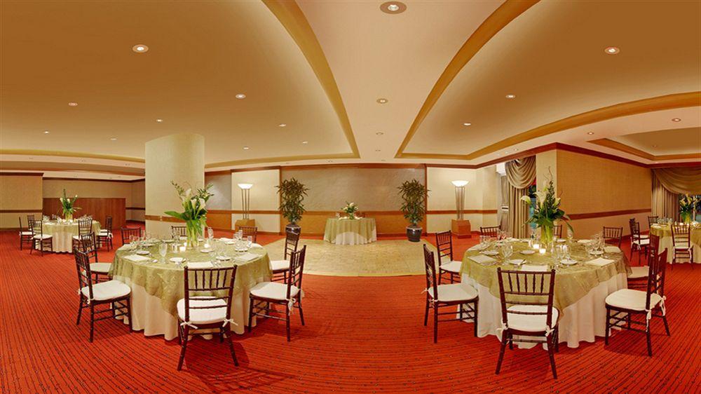 Pullman Airport Hotel