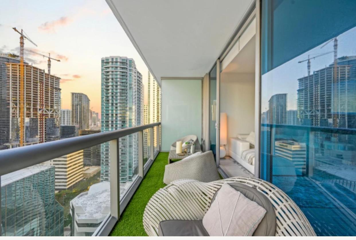 Apartment Luxury High Rise *
