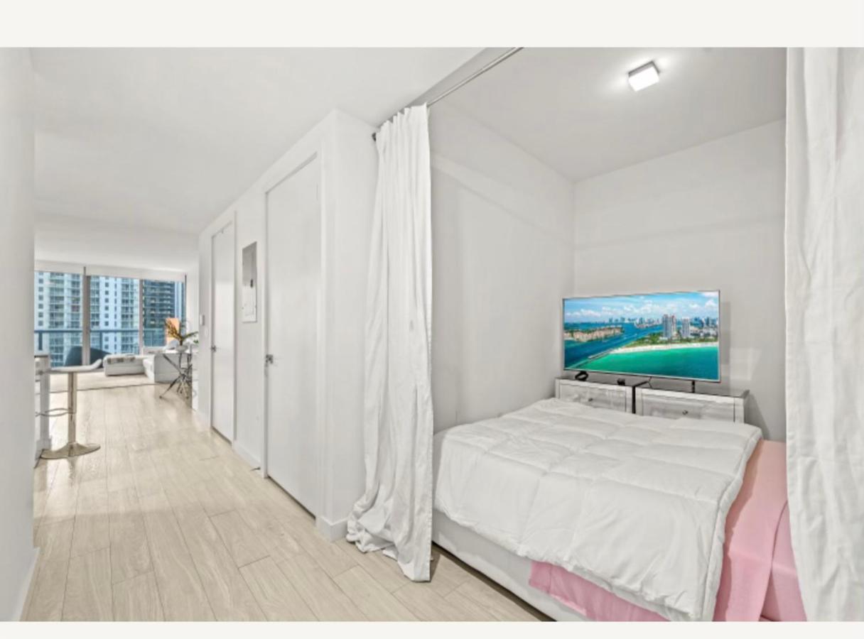 Apartment Luxury High Rise