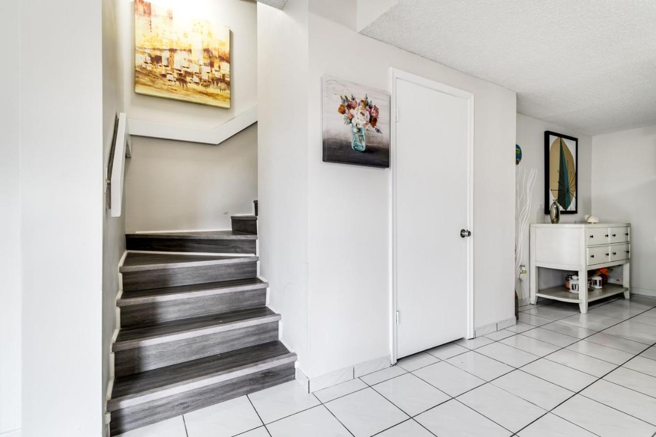 New 2bedroom 2bath House With Private Backyard & Jacuzzi Holiday home Miami