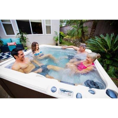New 2bedroom 2bath House With Private Backyard & Jacuzzi Holiday home