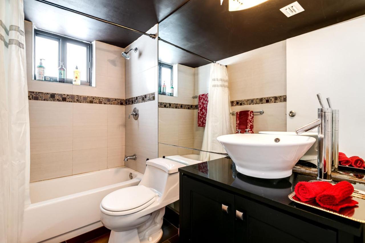 New 2bedroom 2bath House With Private Backyard & Jacuzzi Holiday home