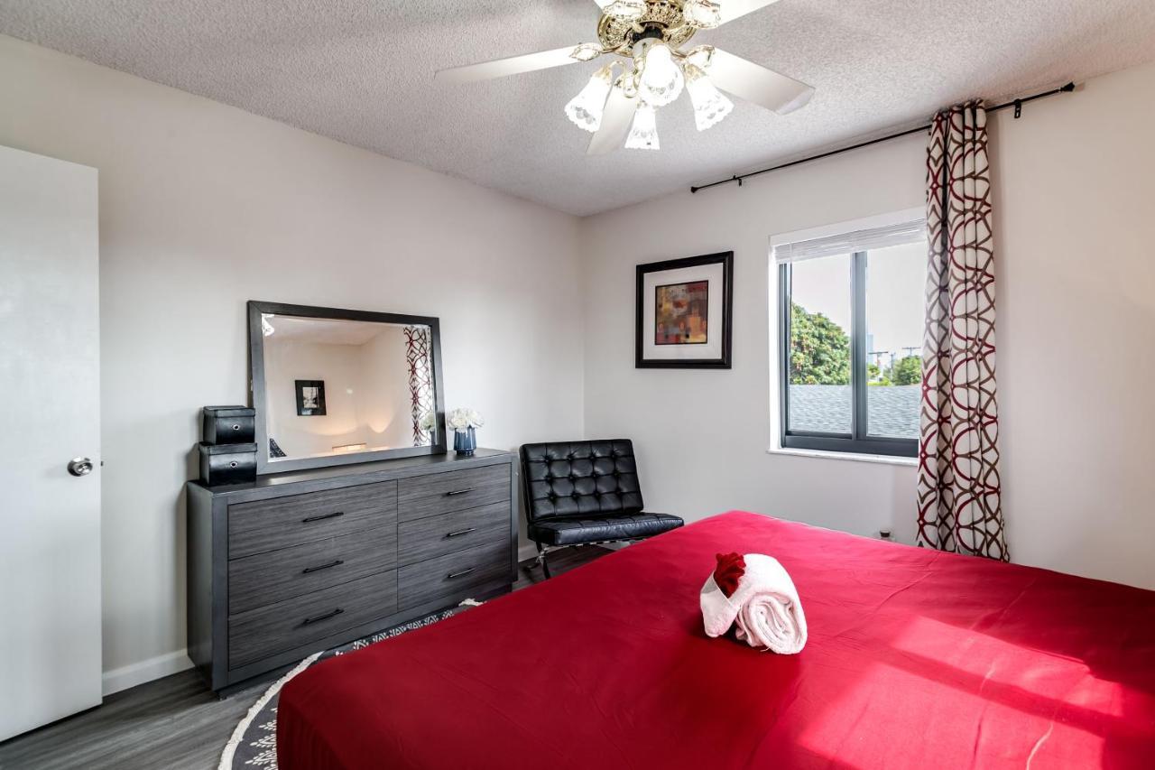New 2bedroom 2bath House With Private Backyard & Jacuzzi Holiday home Miami