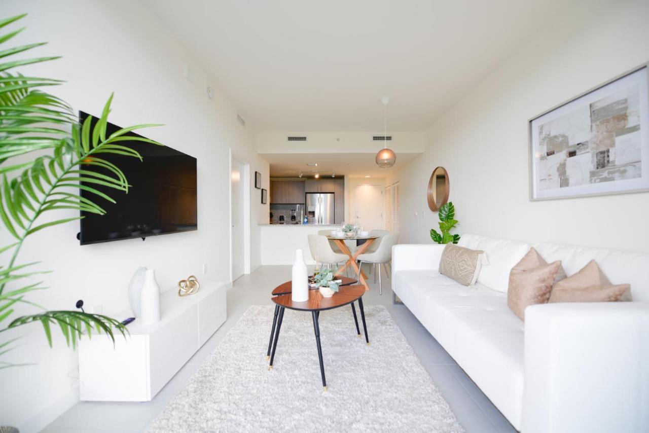 Apartment Cozy 1- 1 Bedroom Steps From Downtown Doral Park