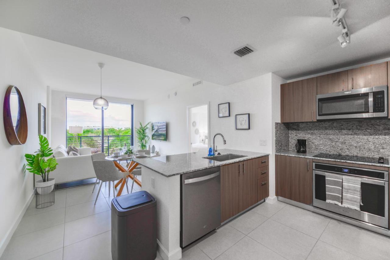 Apartment Cozy 1- 1 Bedroom Steps From Downtown Doral Park *