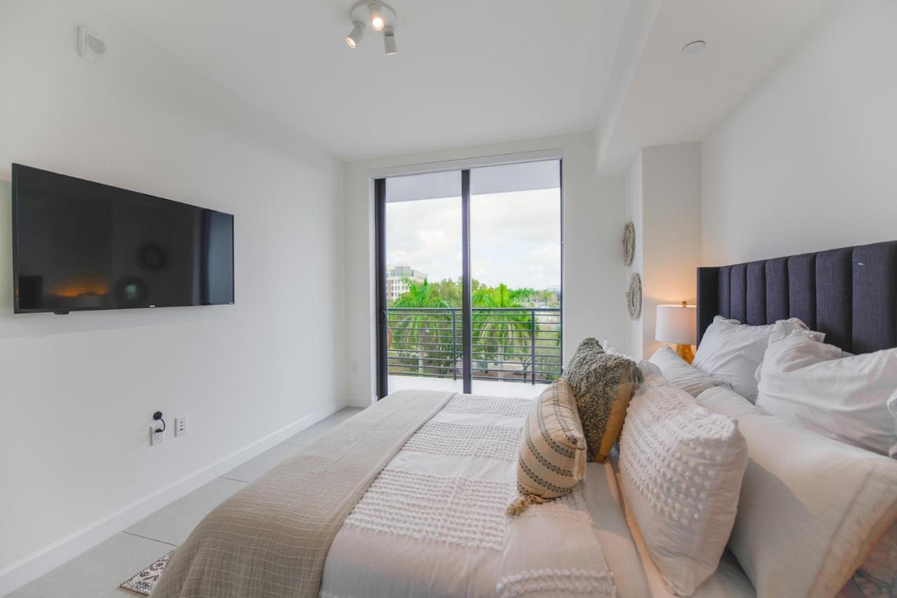 Cozy 1- 1 Bedroom Steps From Downtown Doral Park