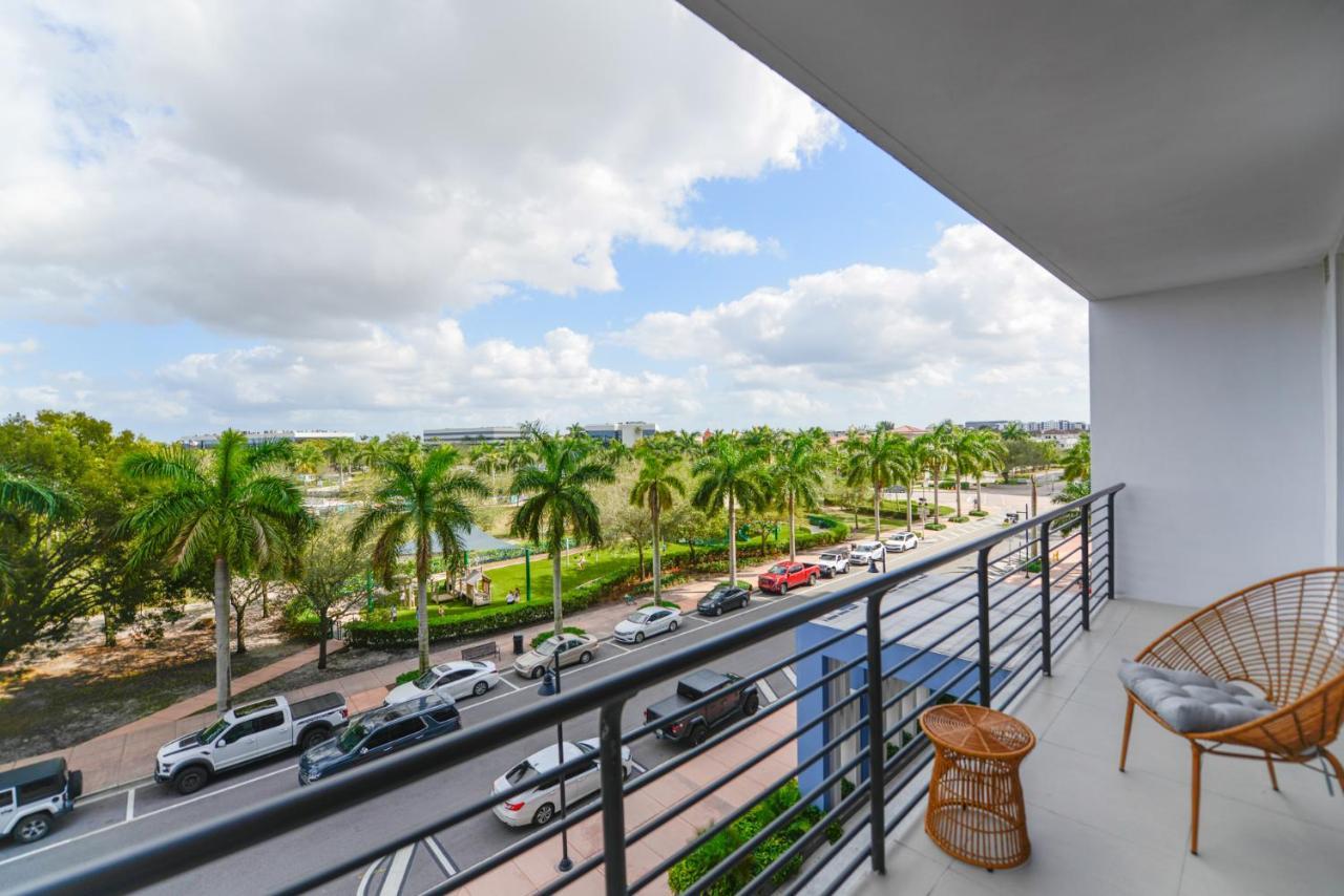 Cozy 1- 1 Bedroom Steps From Downtown Doral Park