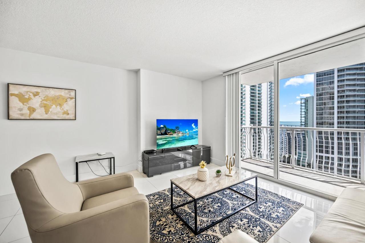 The Club At Brickell Bay