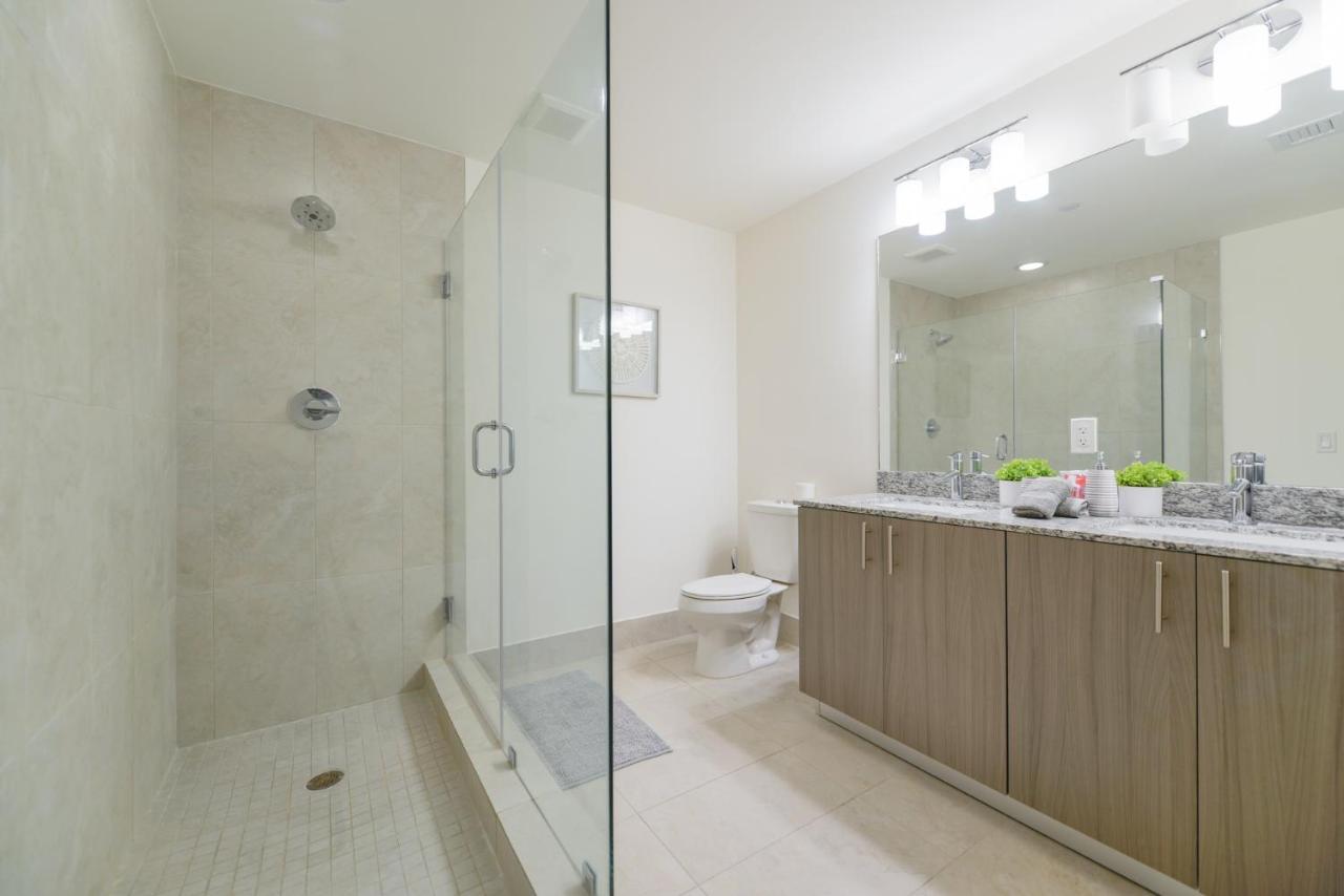 Apartment Cozy 1- 1 Bedroom Steps From Downtown Doral Park *