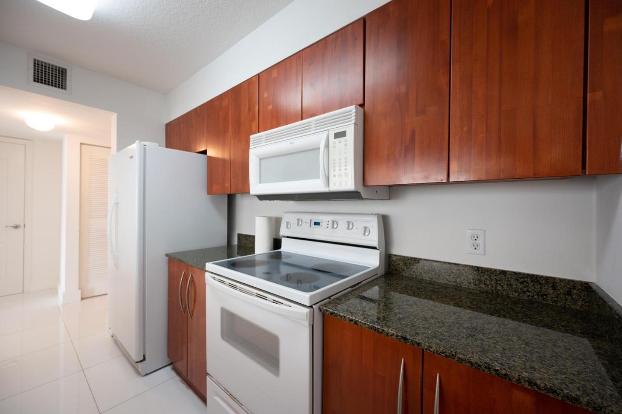 The Club At Brickell Bay Apartment *