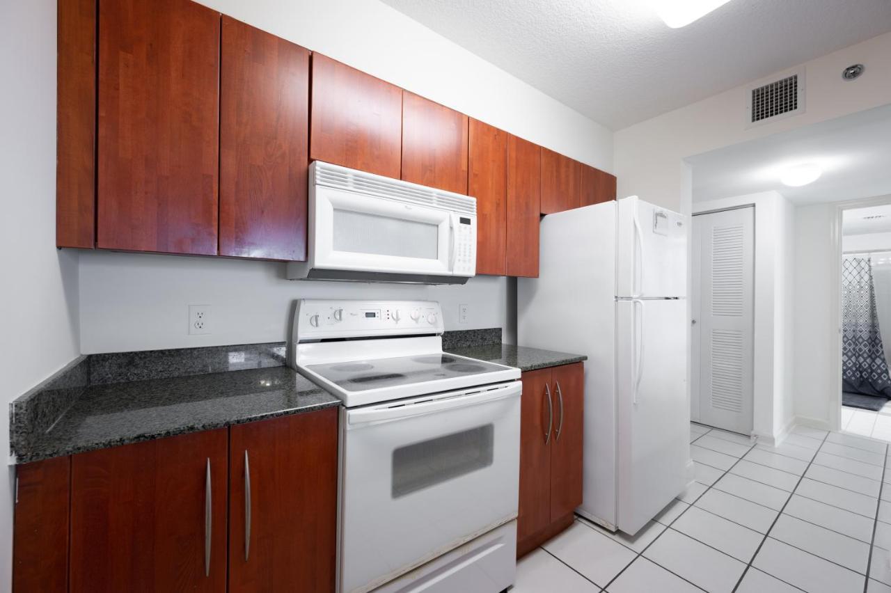 The Club At Brickell Bay Apartment