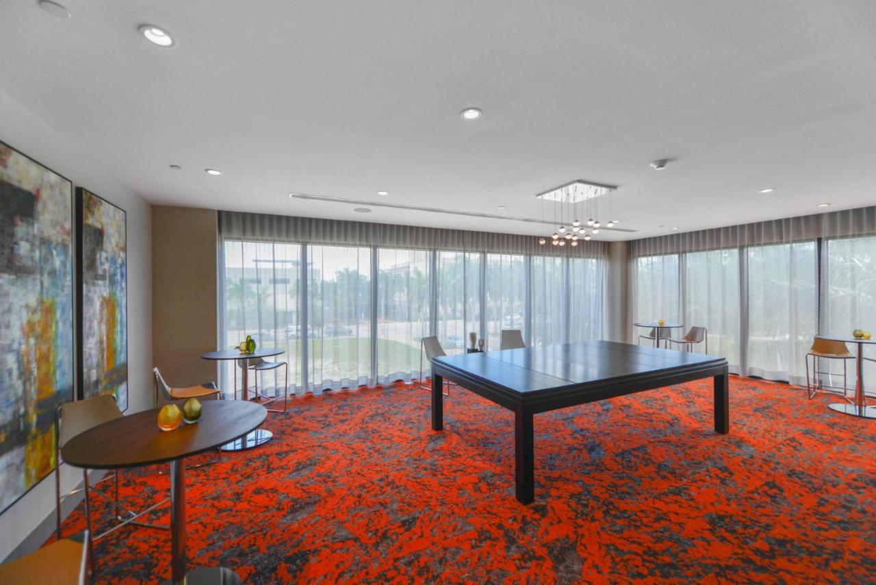 Cozy 1- 1 Bedroom Steps From Downtown Doral Park *