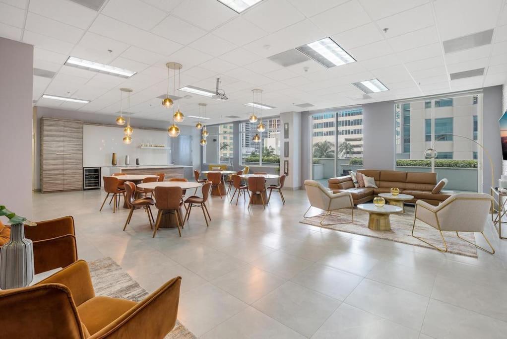 Beautiful 3 Bedroom In Brickell * Miami