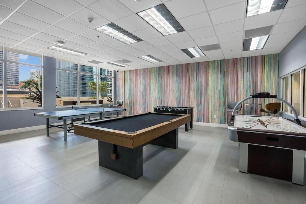 Beautiful 3 Bedroom In Brickell Apartment *