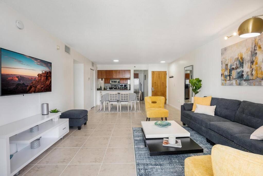 Beautiful 3 Bedroom In Brickell * Miami