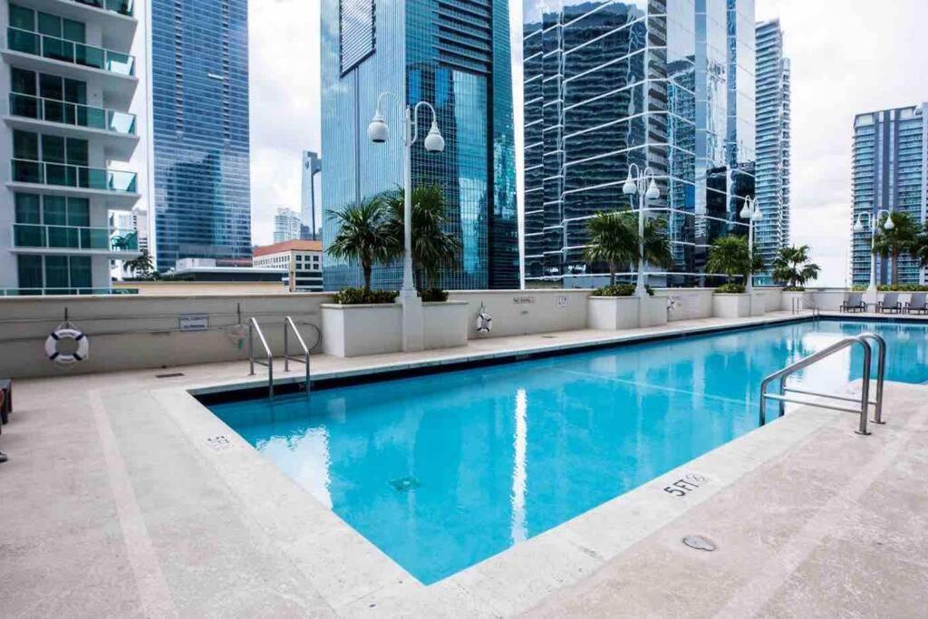 Bright And Cozy 2br At Brickell, Free Parking Apartment