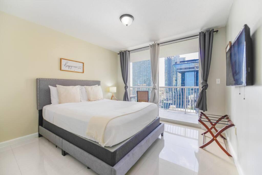 Apartment Amazing 3 Bedroom At Brickell With Pool