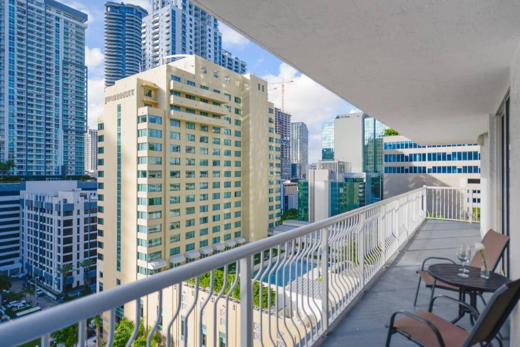Amazing 3 Bedroom At Brickell With Pool