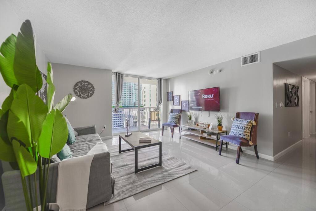 Amazing 3 Bedroom At Brickell With Pool