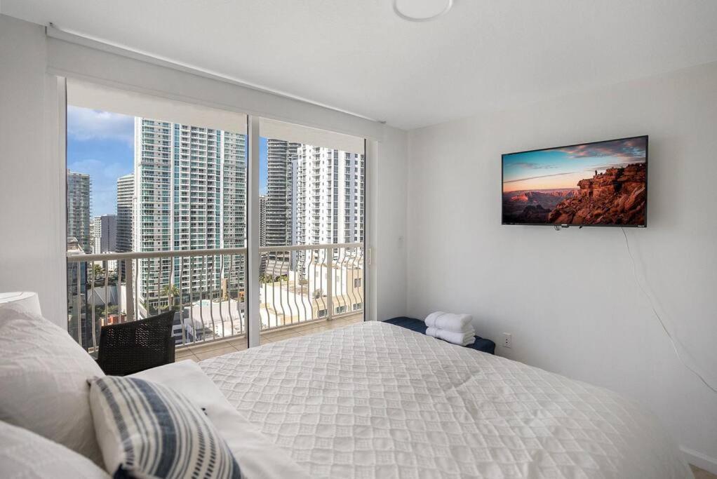 Beautiful 3 Bedroom In Brickell Apartment