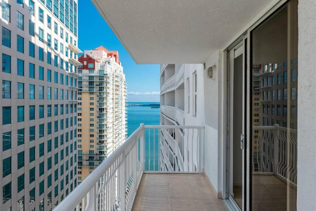 Beautiful 3 Bedroom In Brickell Apartment *