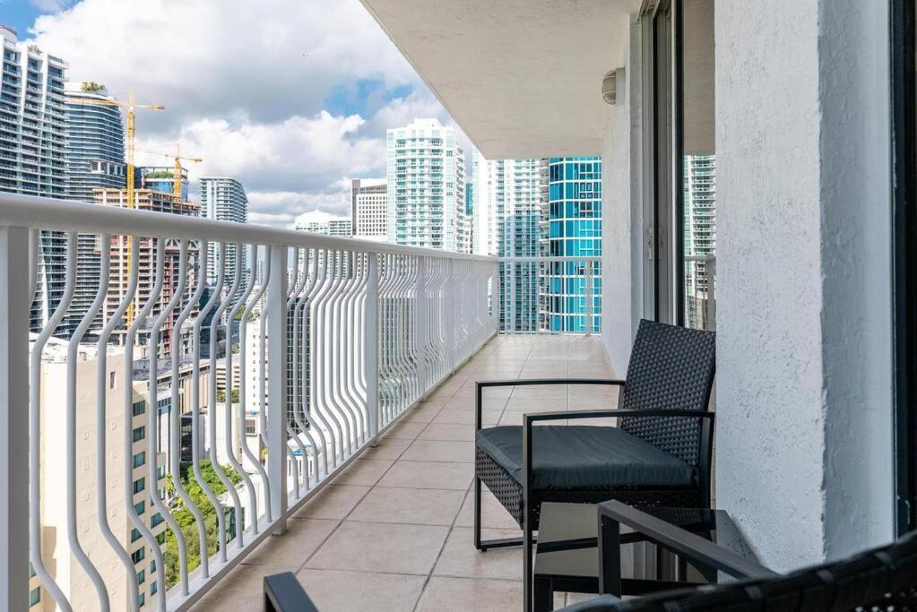 Beautiful 3 Bedroom In Brickell Apartment *