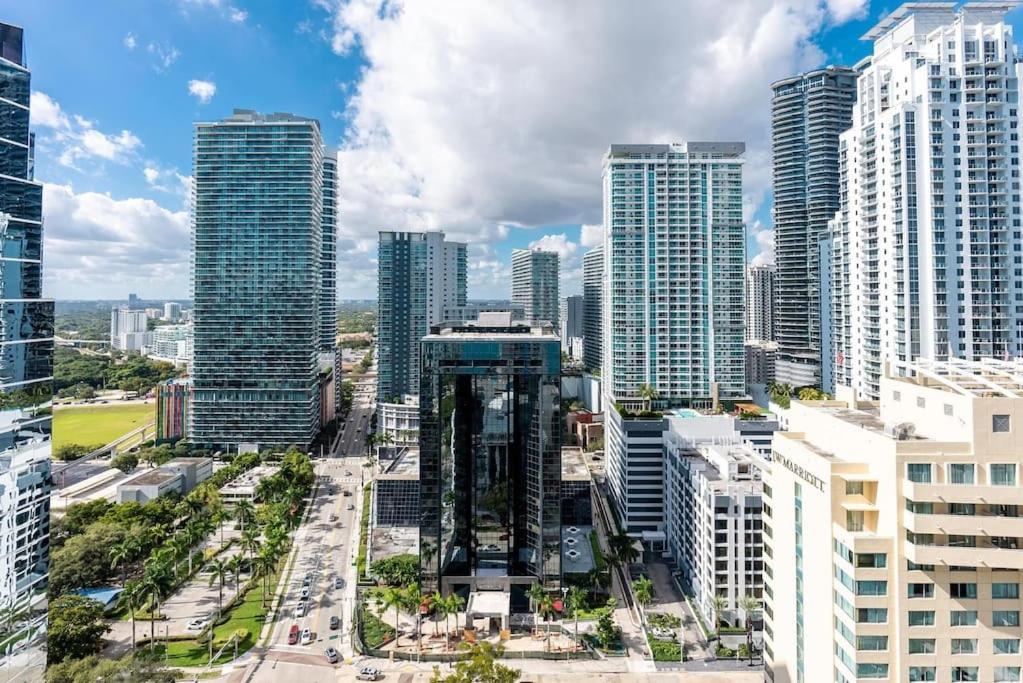 Beautiful 3 Bedroom In Brickell Apartment *