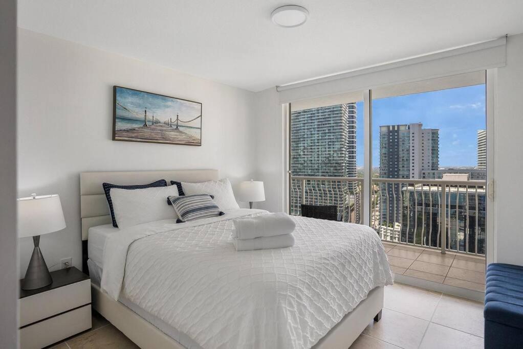 Beautiful 3 Bedroom In Brickell * Miami