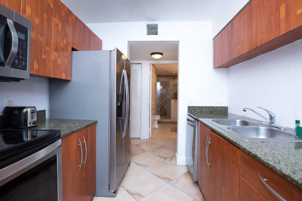 Amazing 2 Bedroom At Brickell, Free Parking Miami