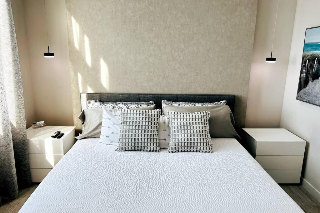 Apartment Brand New Floor In The Heart Of Miami