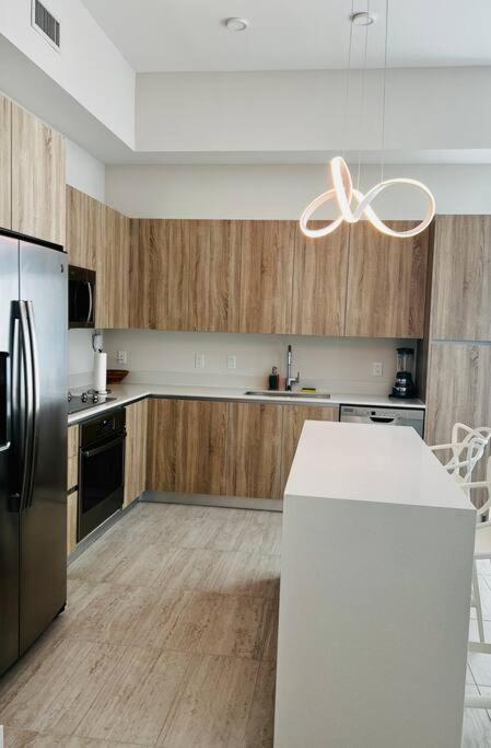 Brand New Floor In The Heart Of Apartment Miami
