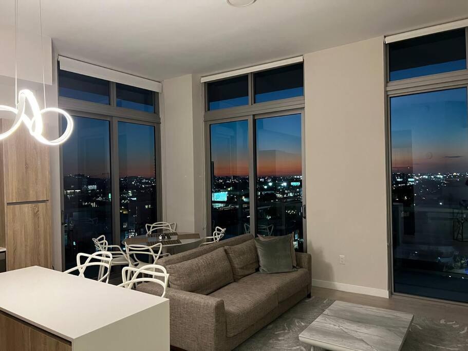 Brand New Floor In The Heart Of * Miami